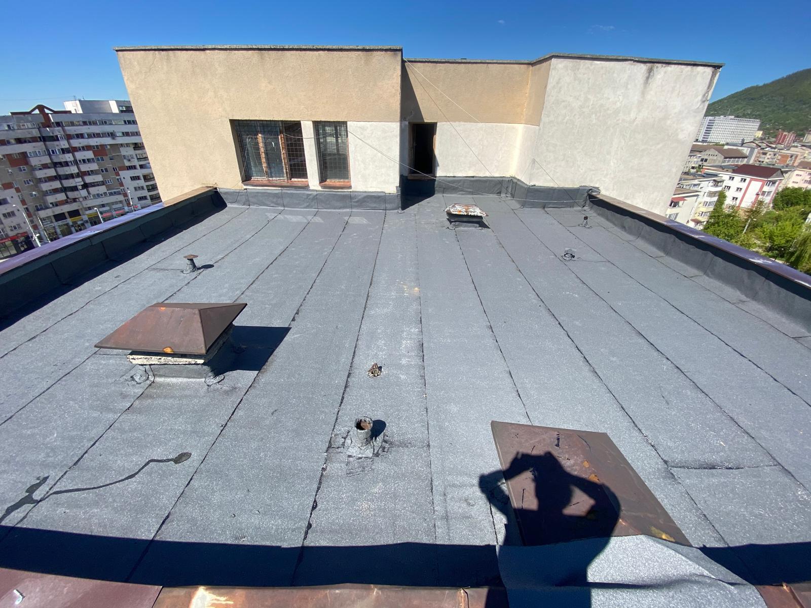 Terasă de bloc hidroizolată cu membrană bituminoasă